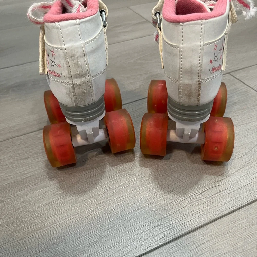 Roller Derby Girl Roller Skates Pink and White - Picture 6 of 7